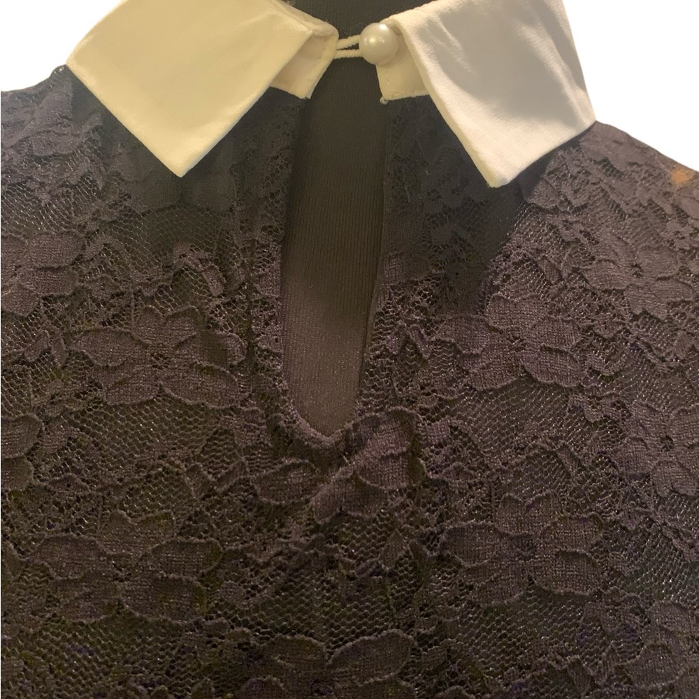 Petite Chic Black Lace Blouse with White Collar - Picture 3 of 8